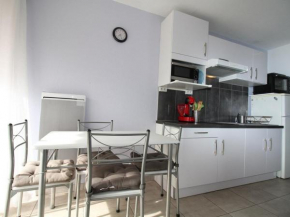 Charmant T1 avec Terrasse et Clim à 100m des Thermes - Wifi, Lave-linge, et Cuisine Équipée - FR-1-553-16